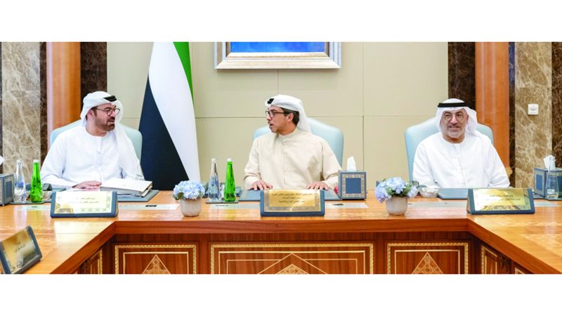 الامارات | برئاسة منصور بن زايد.. «الوزاري للتنمية» يناقش مشاريع تطويرية