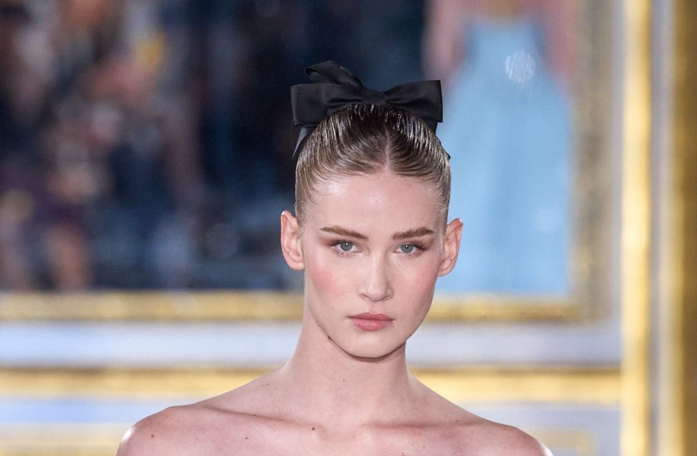 أفضل كريمات العناية بالعنق لمظهر شبابي متوازن وطلة متجددة