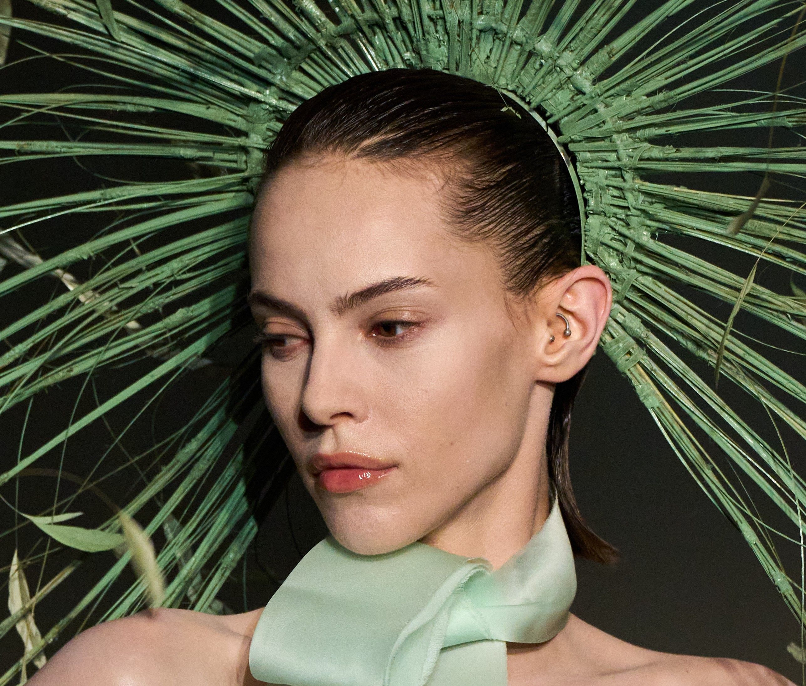 طريقة عمل مكياج نيود طبيعي لصيف 2025 لإطلالة متألقة وناعمة في آن