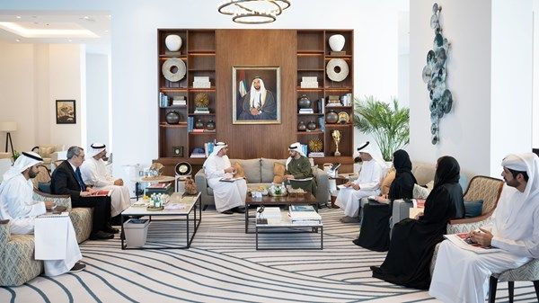 حمدان بن زايد يستقبل وفداً من «قطارات الاتحاد» ويطّلع على مستجدات مشروع السكك الحديدية الوطنية