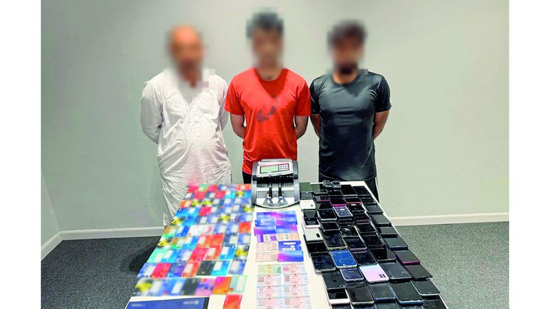 الامارات | شرطة دبي تضبط 3 عصابات تحتال على عملاء البنوك هاتفياً