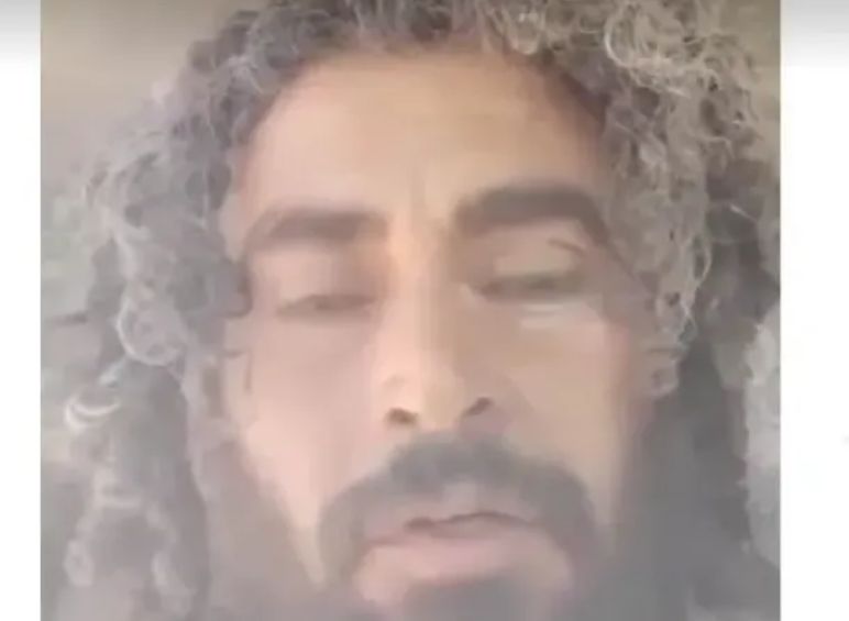 بعد ان تاه في الصحراء... وصية مؤثرة من مغترب يمني لإخوانه "فيديو"