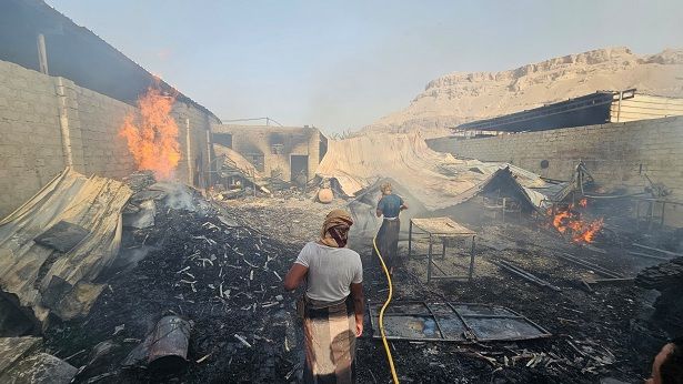 حضرموت.. حريق هائل يلتهم ورشة للنجارة في تريم مخلّفاً خسائر كبيرة