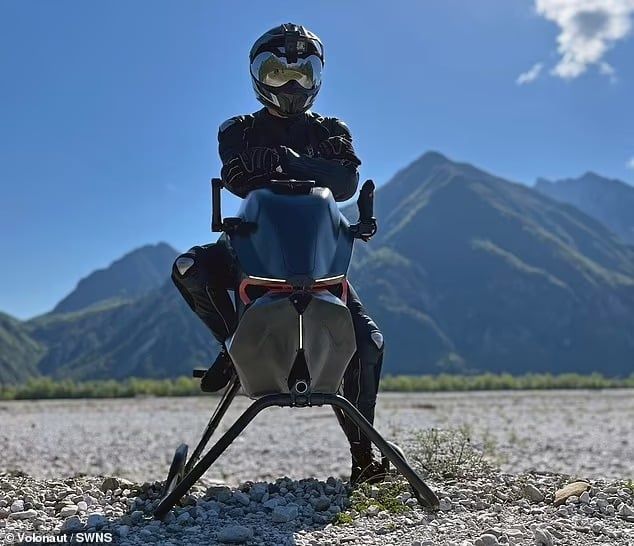 تكنولوجيا: أول دراجة طائرة على غرار حرب النجوم تصل لسرعة 124 ميلاً في الساعة.. صور