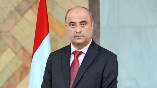 رئيس الوزراء ل عكاظ: لدعم الأولويات الملحة