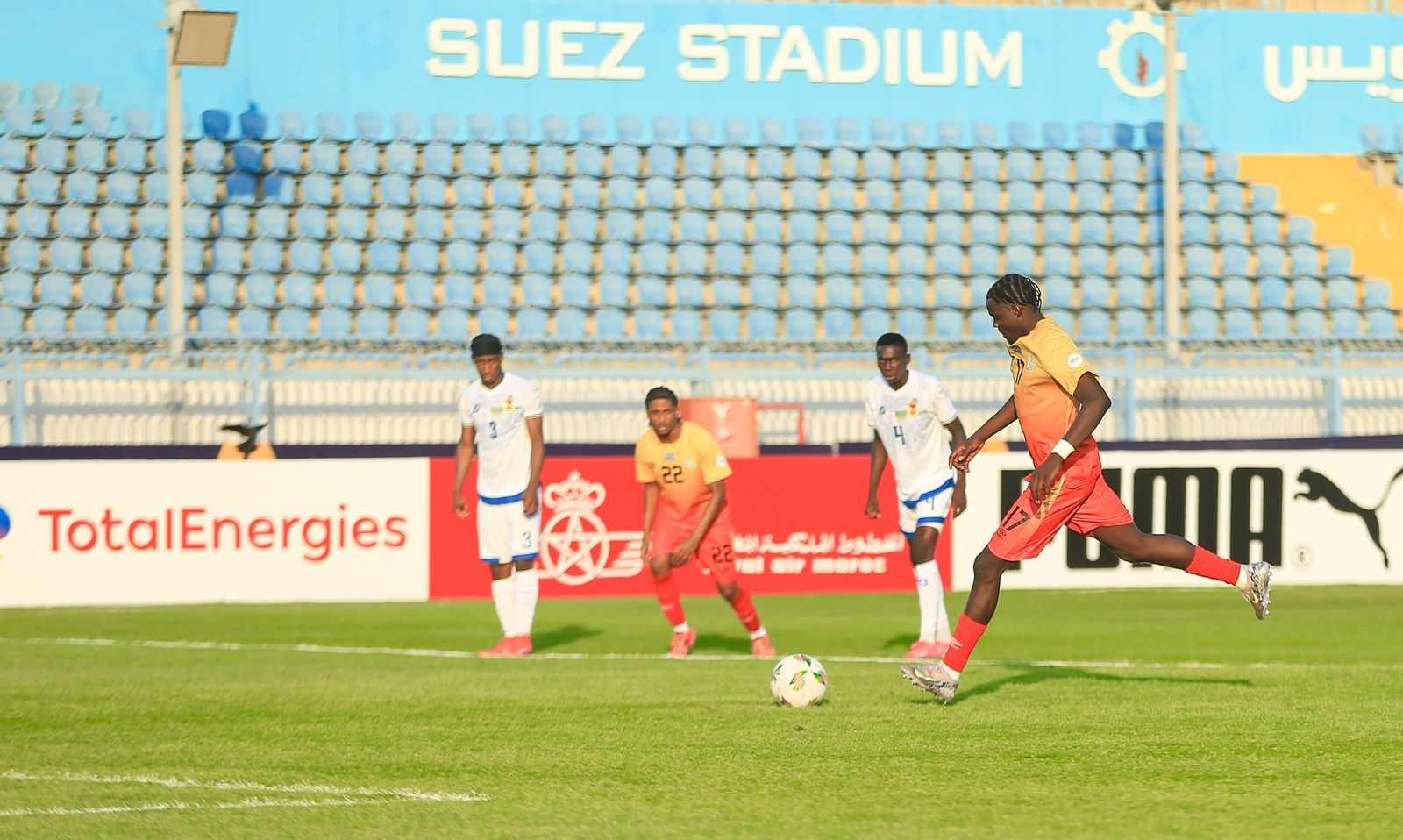 سيتى كلوب تضع اللمسات النهائية لإقامة مباراة مصر وغانا بأمم أفريقيا للشباب باستاد السويس