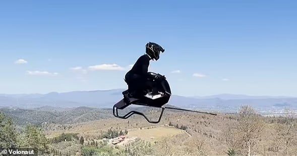 تكنولوجيا: أول دراجة طائرة على غرار حرب النجوم تصل لسرعة 124 ميلاً في الساعة.. صور