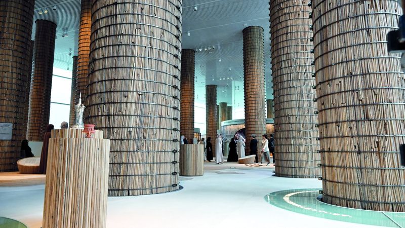 الامارات | من دبي إلى «إكسبو أوساكا».. حوارات ثرية «بين أعمدة العريش»