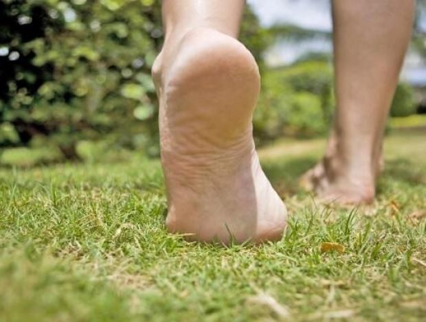 فوائد «التأريض» في تحسين النوم.. ما تأثيره على الصحة العامة؟