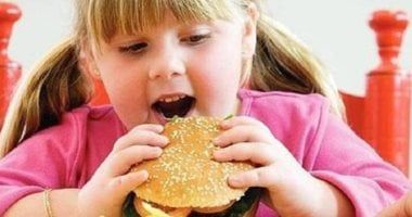 السمنة والوجبات السريعة أبرز أسباب ارتفاع ضغط الدم لدى الأطفال