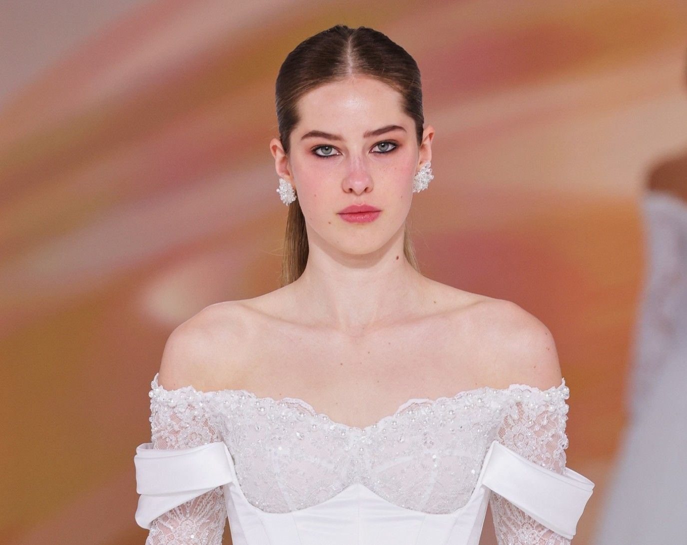 أخطاء ترتكبها العروس قبل زفافها تفسد مكياجها.. تجنبيها لإطلالة مثالية