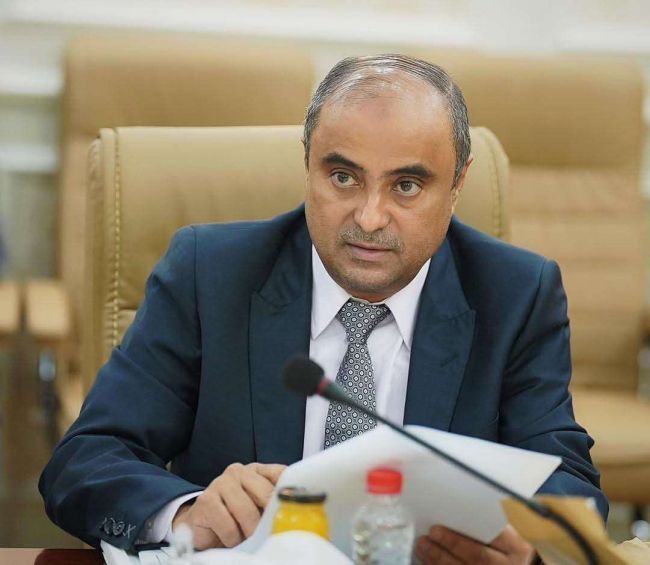 الرئيس بن بريك يسعف كهرباء عدن بكمية محدودة من الوقود