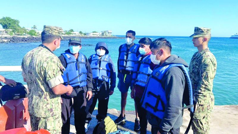 الامارات | إنقاذ صيادين تاهوا في البحر 55 يوماً