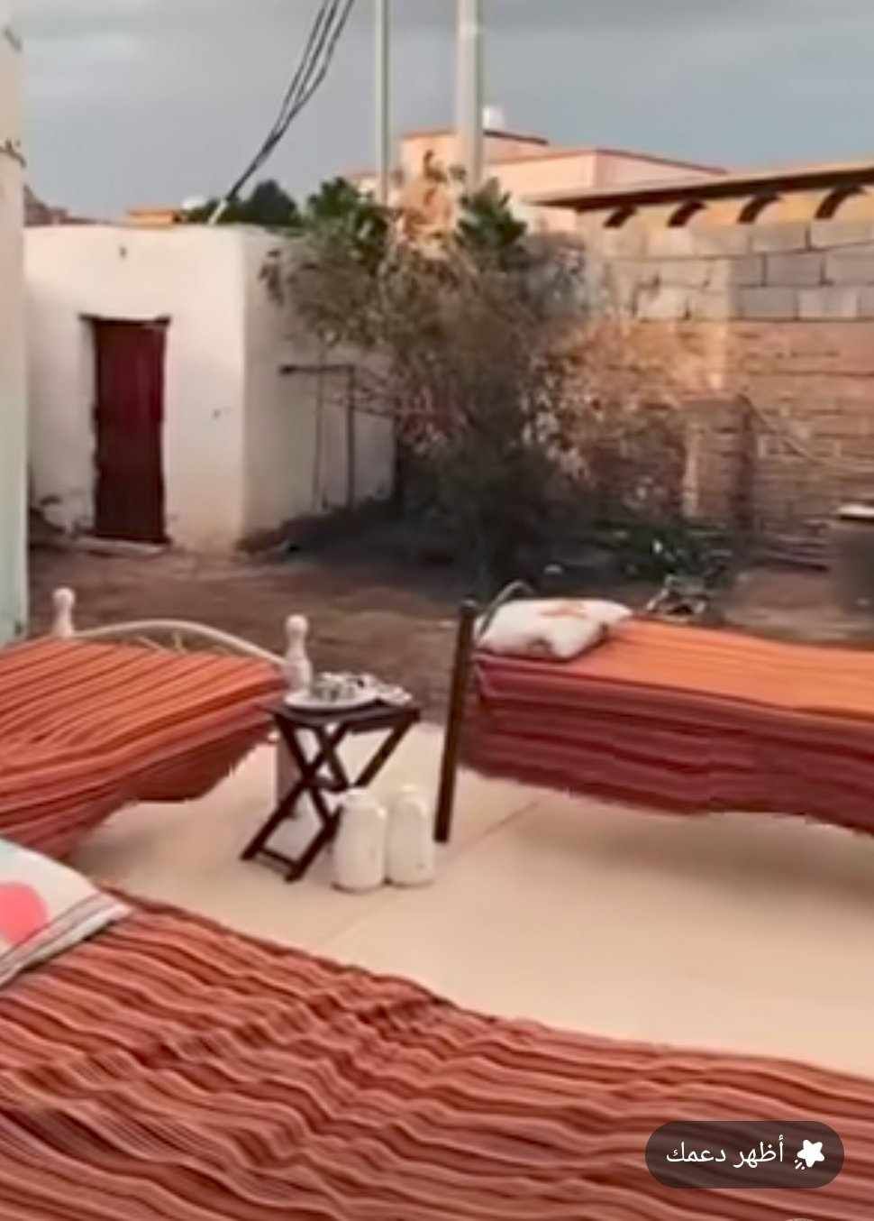 بالصورة والفيديو.. ناشط سعودي ينشر مقطع لمنزله بمدينة “جازان” ويشبهه بالمنازل السودانية: (اعلم كما قيل لي انها تشبه السودان ونفس كل شي في السودان و لذلك احس بكل الشوق الذي في دواخلكم إلى بلدكم)