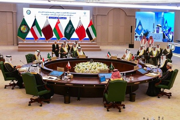 خلال اجتماع وزراء الإعلام الخليجيين.. الإمارات تقترح وضع معايير ملزمة لمنصات التواصل تضمن صون القيم والهوية الخليجية