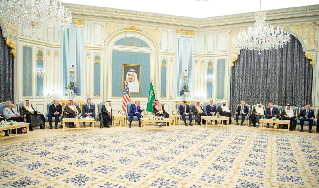 السعودية | سمو ولي العهد والرئيس الأمريكي يرأسان أعمال القمة السعودية الأمريكية ويوقعان وثيقة الشراكة الاقتصادية الإستراتيجية بين حكومتي البلدين