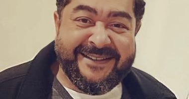 نجل طارق عبد العزيز ينشر صورة له على فيس بوك ويعلق: وحشتنى أوى يا جبل