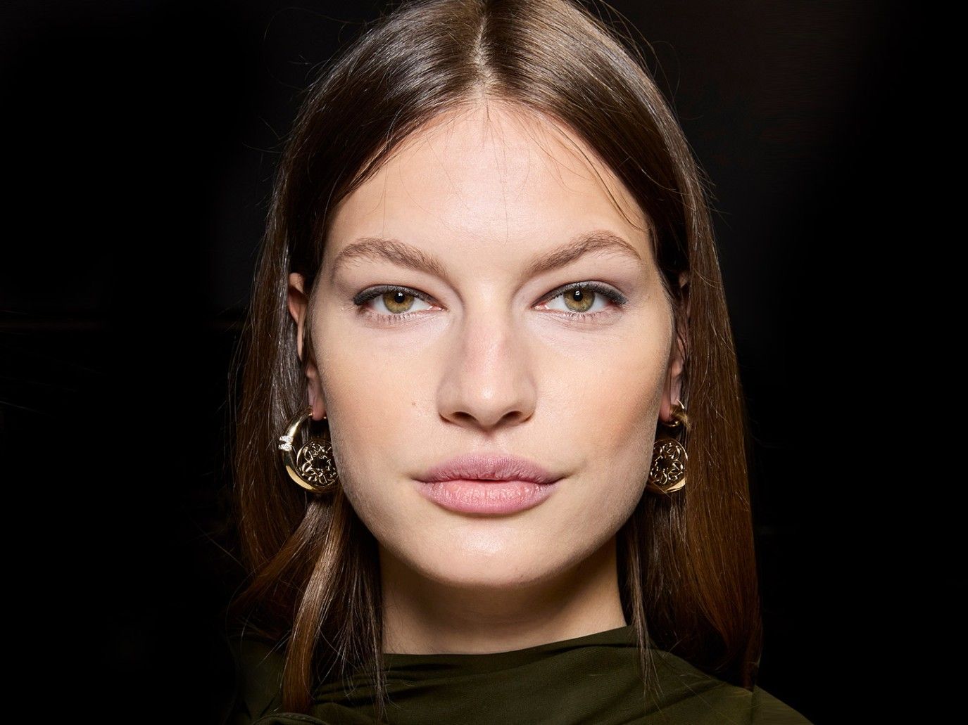 واقي الشمس المعدني في روتين العناية بالبشرة.. هل هو أفضل من الأنواع الأخرى؟