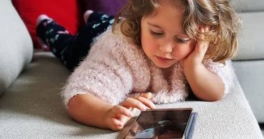 شهر التوعية بالصحة النفسية.. إزاى تخلى وسائل التواصل مفيدة لنفسية أولادك