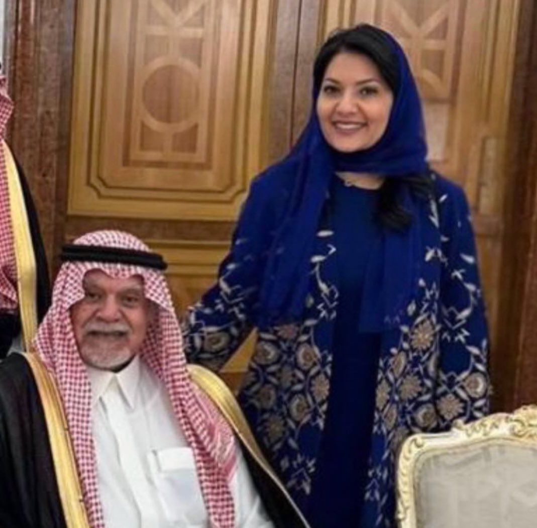 الأمير بندر بن سلطان وابنته الأميرة ريما بمأدبة ترامب ..صورة