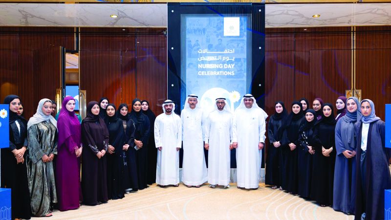 الامارات | تكريم 12 ممرضاً وممرضة فازوا بجائزة «ديزي العالمية»