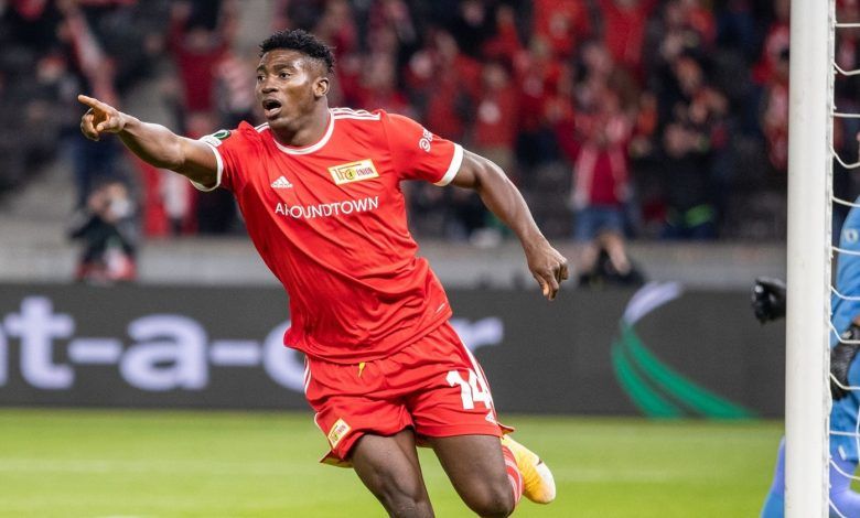 الامارات | اصطدم بالقائم.. مهاجم نوتنغهام في غيبوبة اصطناعية