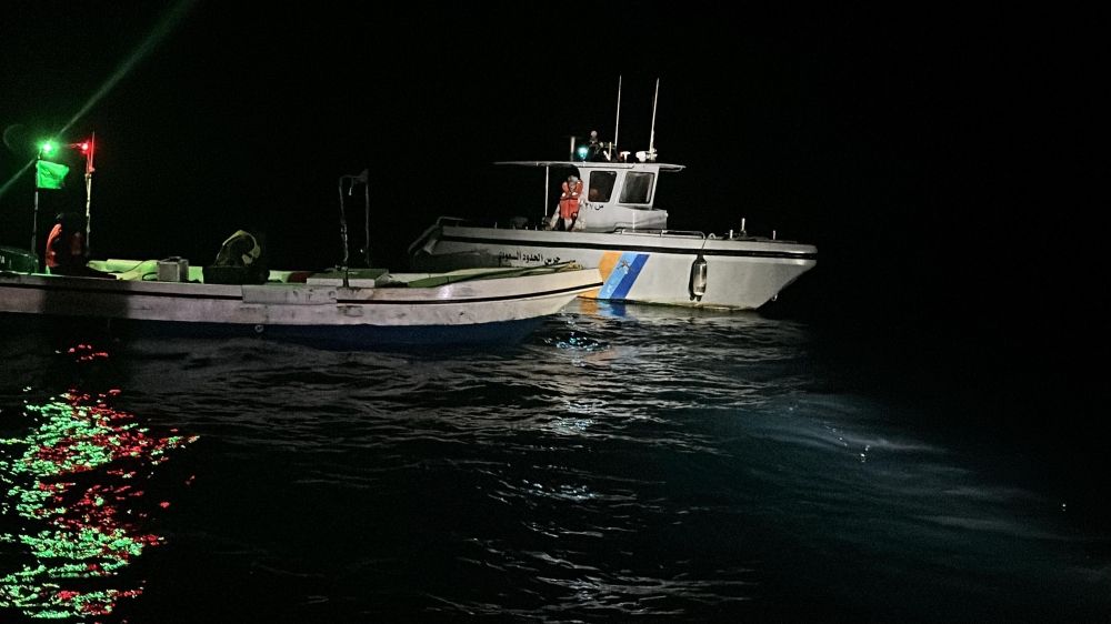 مكة المكرمة.. حرس الحدود ينقذ 4 أشخاص بعد جنوح واسطتهم البحرية