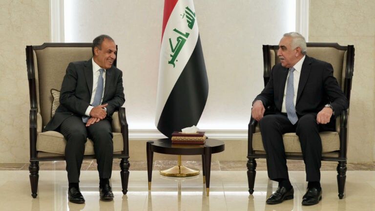 وزيرا خارجية الإمارات ومصر يصلان بغداد