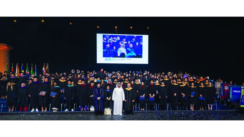 الامارات | منصور بن محمد يشهد تخريج الدفعة 28 من الجامعة الأميركية في دبي