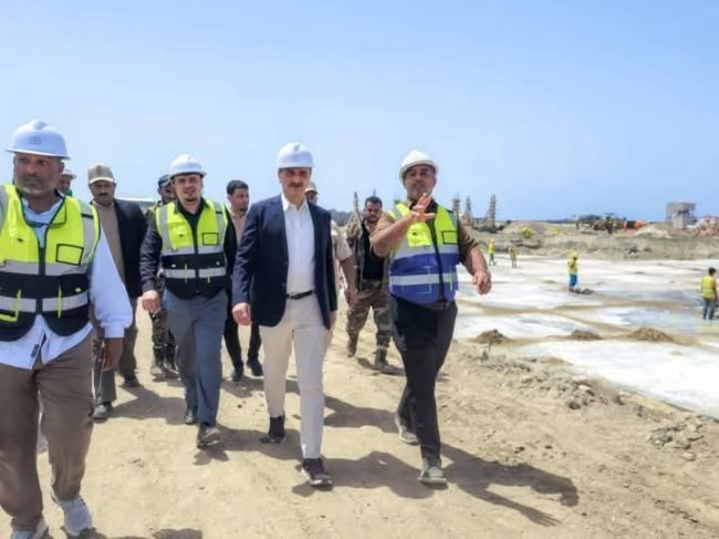 لملس يطّلع على سير العمل في مشروع المستشفى الجديد الجاري تنفيذه بدعم إماراتي