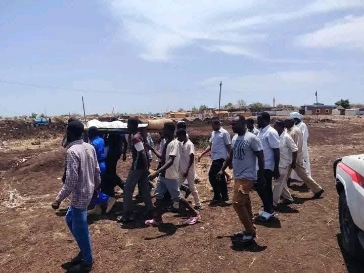 بالصور.. شاهد لحظات تشييع جثمان الفنان السوداني الراحل محمد فيصل “الجزار” إلى مثواه الأخير