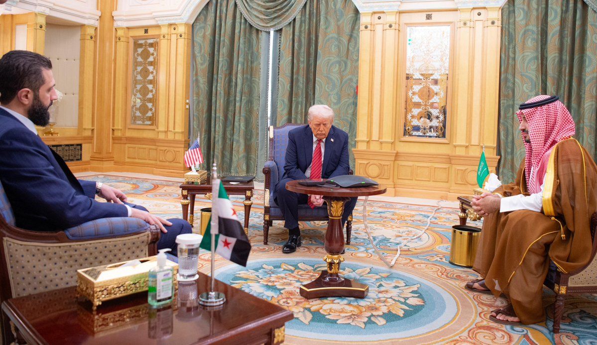 لقاء تاريخي في الرياض يجمع ولي العهد والرئيسين الأمريكي والسوري .. فيديو وصور