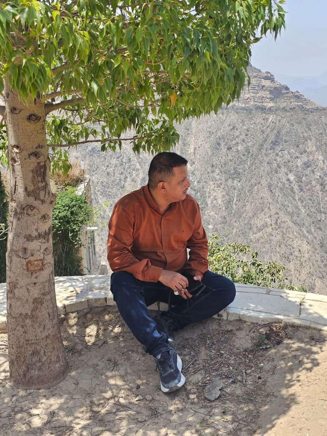 ظهور الصحفي فتحي بن لزرق بتعز ويعلق بهذه الكلمات