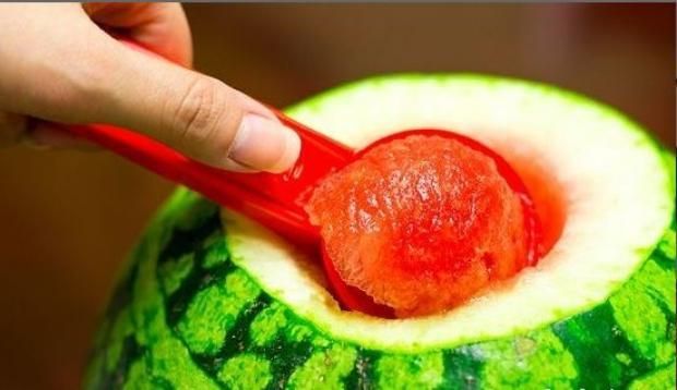 ماذا يحدث للجسم عند تناول البطيخ؟.. فوائد بالجملة