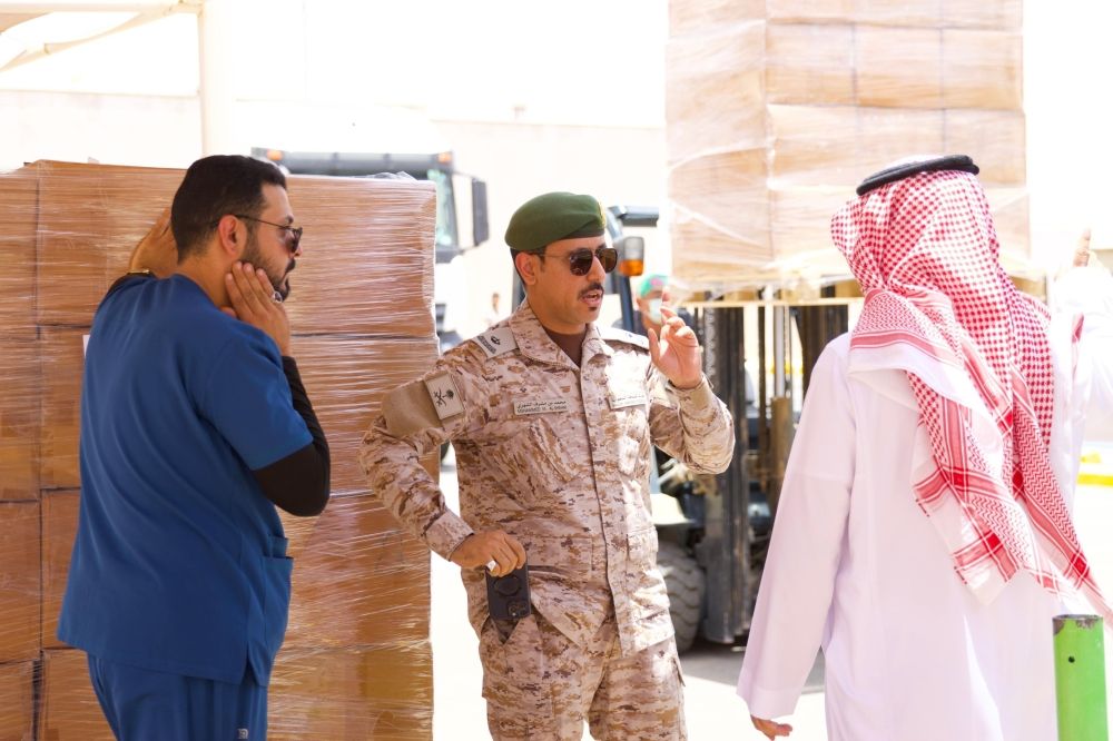 قيادة القوات المشتركة تسير قوافل الأدوية والمستلزمات الطبية للأشقاء في اليمن