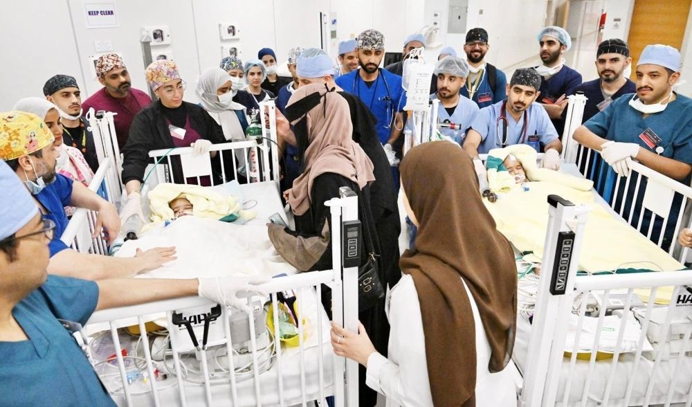 بعد جراحة لأكثر من 15 ساعة.. نجاح فصل التوأم الإريتري "أسماء وسمية"