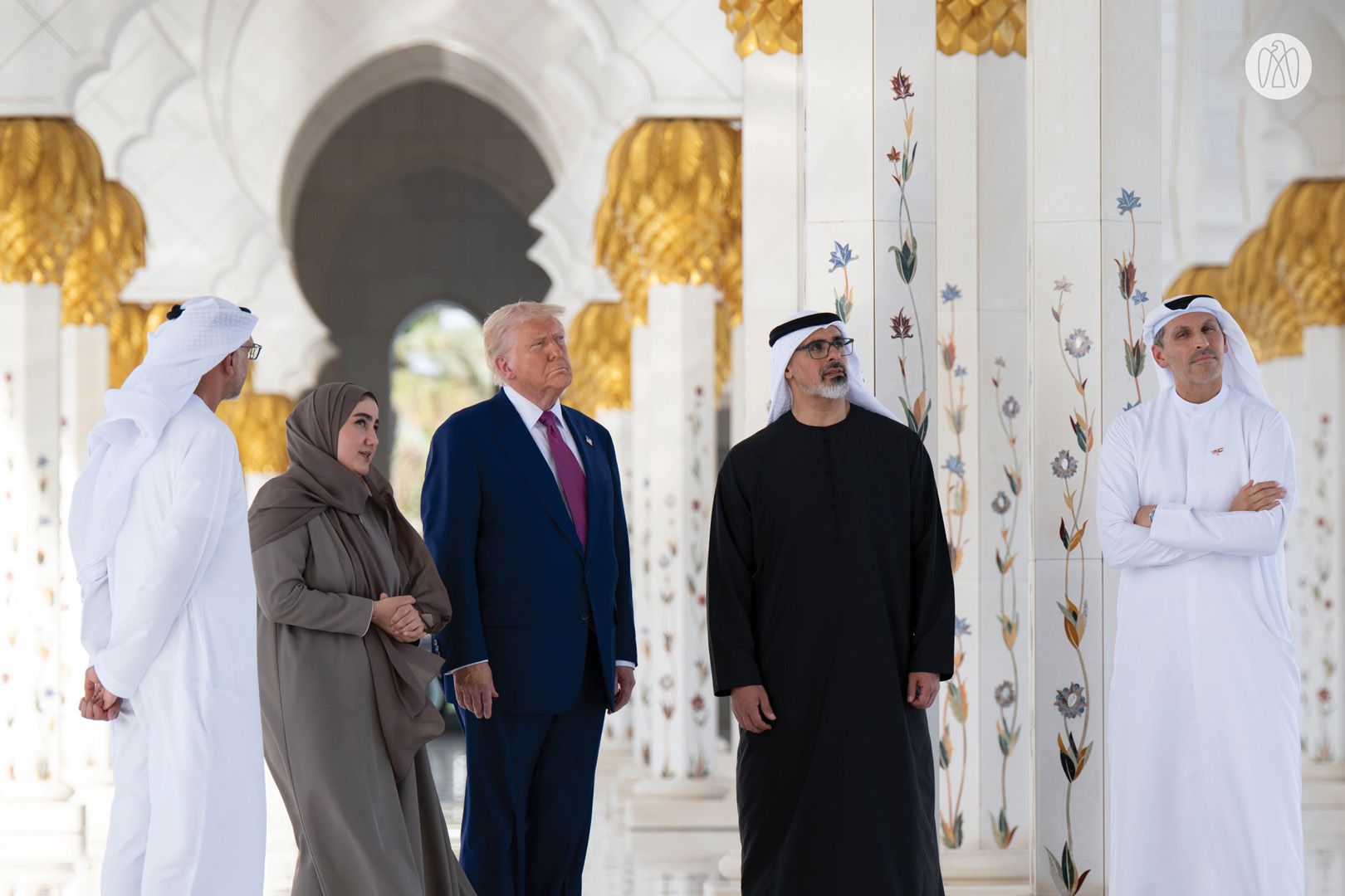 الامارات | يرافقه خالد بن محمد بن زايد.. ترامب يزور جامع الشيخ زايد الكبير في أبوظبي