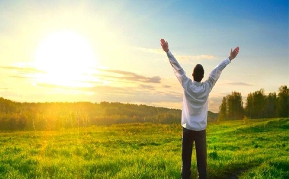 الأرصاد يحذر من التعرض لأشعة الشمس المباشرة ويدعو للإكثار من شرب السوائل