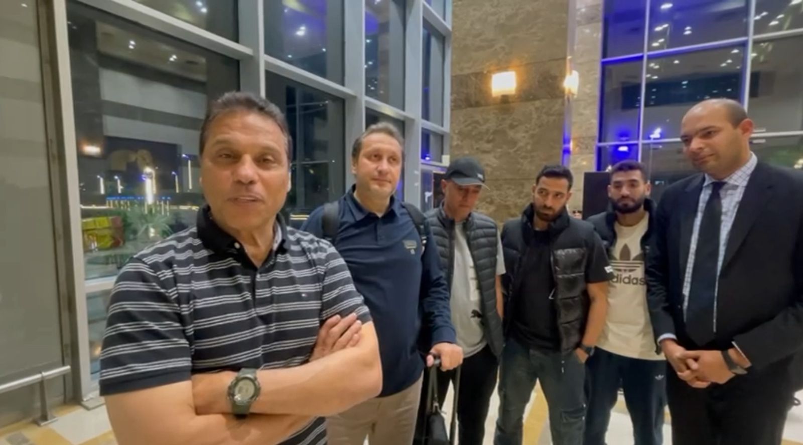 عودة من قلب الخطر.. حسام البدري وكهربا ضمن الفوج الأول من الرياضيين المصريين العائدين من ليبيا