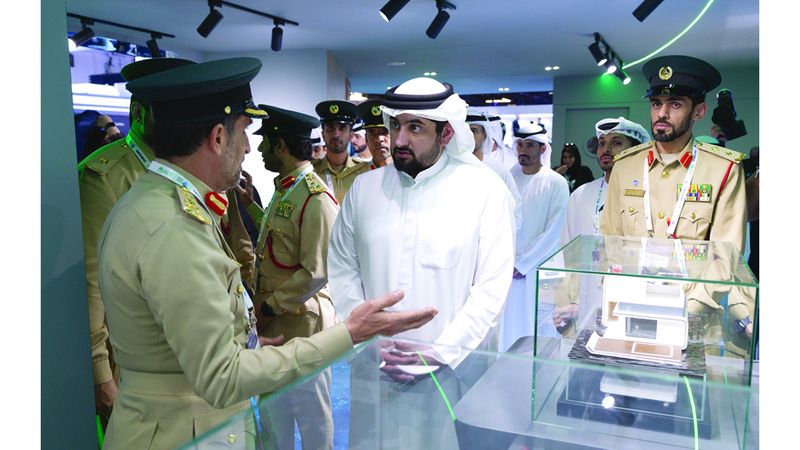 الامارات | أحمد بن محمد يطّلع على دورية «غياث التدريبية الافتراضية»