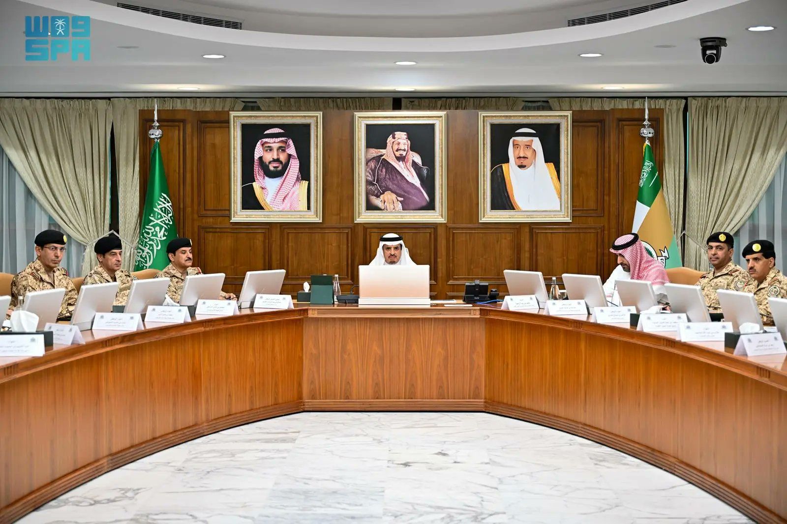 السعودية | نائب وزير الحرس الوطني يجتمع مع القيادات العسكرية بالوزارة