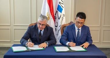 اقتصادية قناة السويس توقع عقدين لمشروعين للملابس الجاهزة بالقنطرة غرب