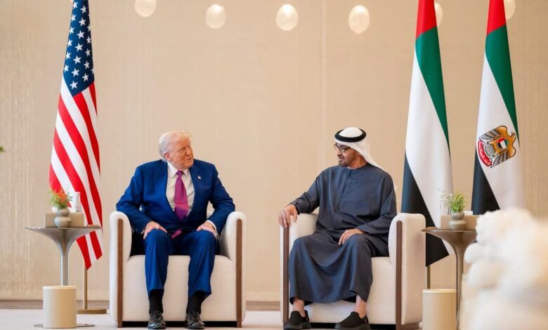 رئيس دولة الإمارات يستقبل الرئيس الأمريكي