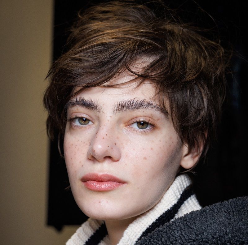 أحدث رسمات الحواجب لربيع وصيف 2025.. من الجرأة الطبيعية إلى عودة الخطوط الكلاسيكية