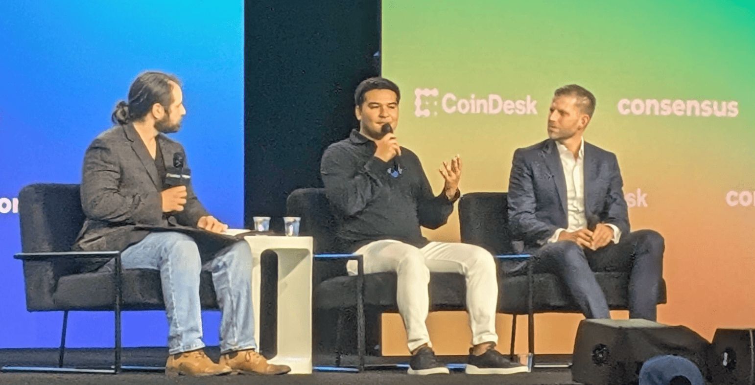 إريك ترامب: "العالم يحاول اكتناز البيتكوين الآن"