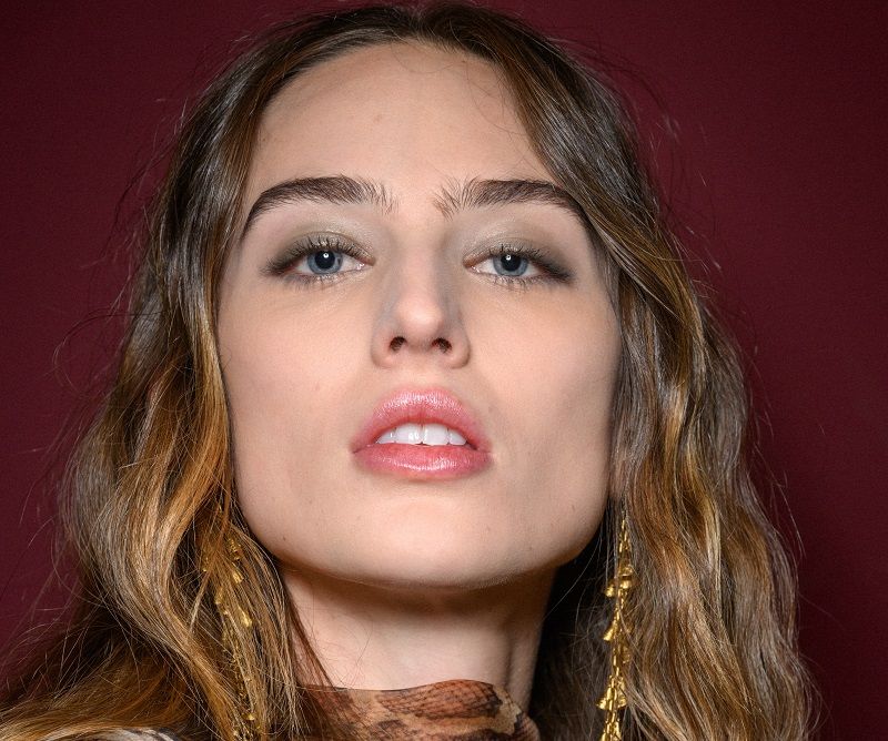 أحدث رسمات الحواجب لربيع وصيف 2025.. من الجرأة الطبيعية إلى عودة الخطوط الكلاسيكية