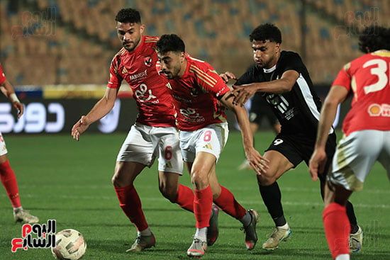 الأهلى يهزم البنك الأهلى بقاضية وسام أبو على ويقترب من حسم لقب الدورى.. صور