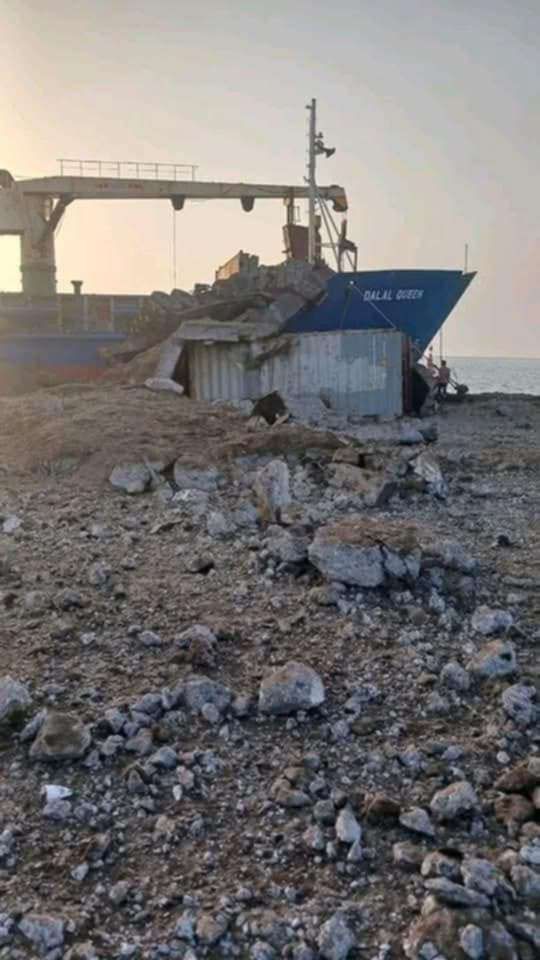 شاهد كيف أصبح ميناء الحديدة بعد القصف اليوم