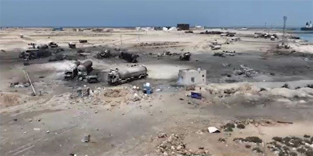 لن تصدق السبب...مليشيا الحوثي تمنع مغادرة أربع سفن بضائع من ميناء الحديدة