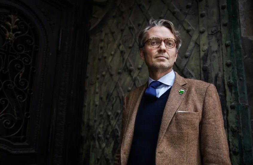 فضيحة جنسية تنتهي بمأساة.. العثور على جثة دبلوماسي سويدي رفيع بعد أيام من اعتقاله!